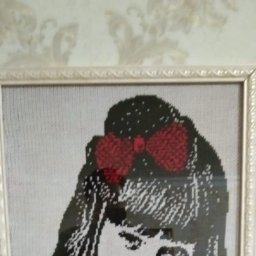 Портрет внучки в красном