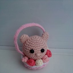 Мишка в корзинке