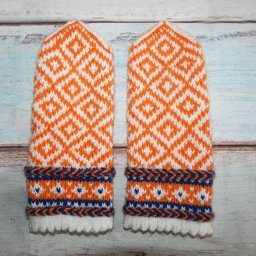 Новые варежки и носки спицами.