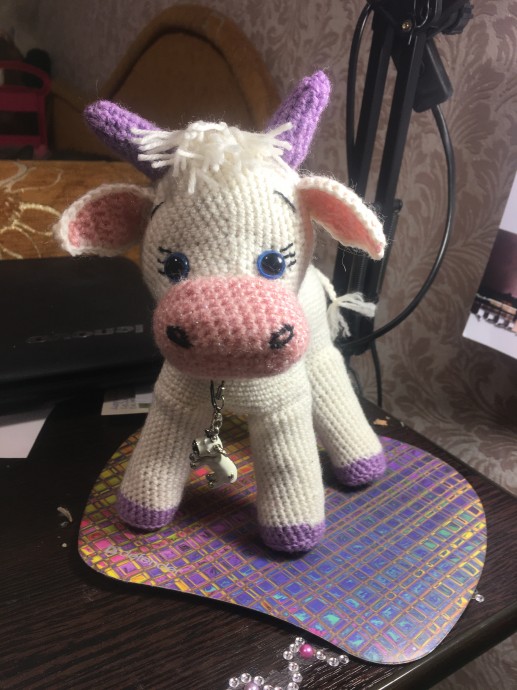 Игрушка под елочку Белая коровка Игрушка под елочку Белая коровка
