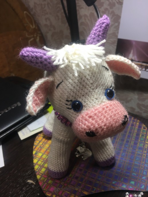 Игрушка под елочку Белая коровка Игрушка под елочку Белая коровка