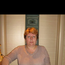 Красивый джемпер с нарядной отделкой