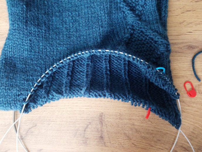 Школьный жилет для внучки