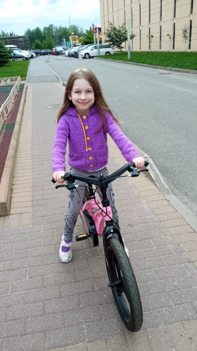 Сиреневые кофточки для сестренок