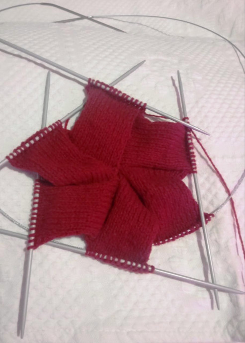 Шапка "Вишневый энтрелак"