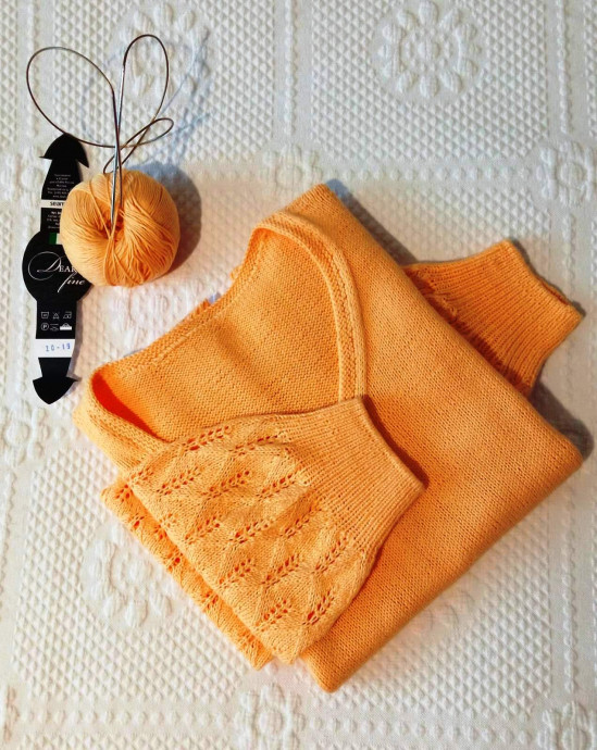 Джемпер с ажурными рукавами