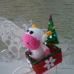 Идет бычок, качается! А Крыскин  год кончается!