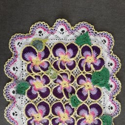 Объемное панно с анютиными глазками