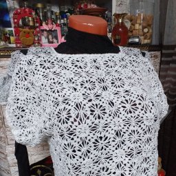 Топ крючком из квадратных мотивов