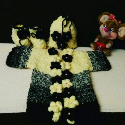 Кардиган, шапочка и пинетки