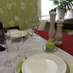 Гардероб для обеденного стола.