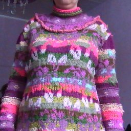 Пуловер с розами.