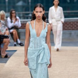 Разве можно такое связать..