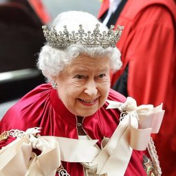 ЕЕ величество королева..