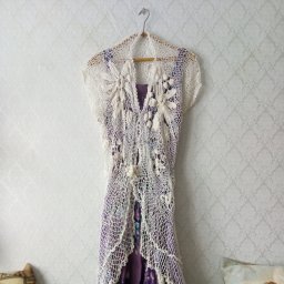 Кардиган мотивами фриформ с нерегулярной сеткой.