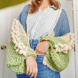 Девочка вяжет..