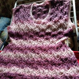 Старенький жилетик из меланжевой пряжи.