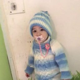 Маленькие детские вещички.