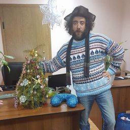 Свитер с якорями