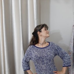 Диагональный свитер на модели