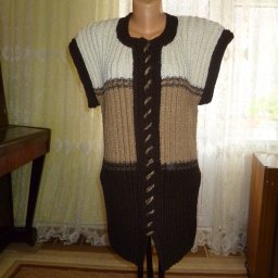 Теплая безрукавка спицами