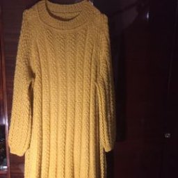 Платье связано спицами "Золотая горчица"