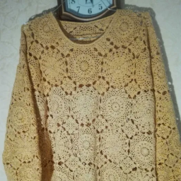 Пуловер вязаный крючком "Золотые кружева"