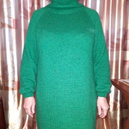 Вязаное спицами платье "Зелёный оверсайз"