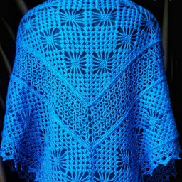 Шаль крючком "Небо в алмазах" синего цвета