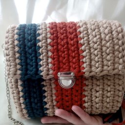 Сумочки-малышки из трикотажной пряжи.