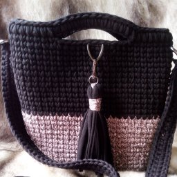 Сумка из трикотажной пряжи.
