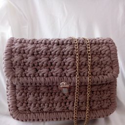 Сумочка из трикотажной пряжи.