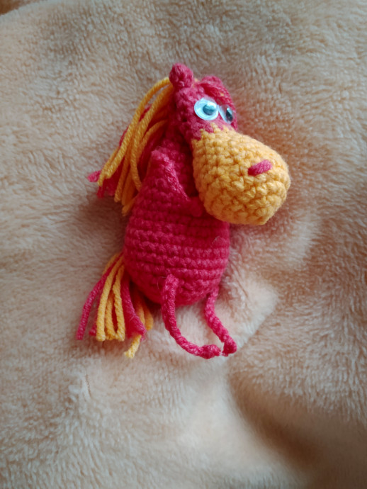 Лошадка вязаная.