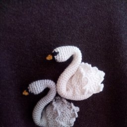 Брошь вязаная " Лебедь".