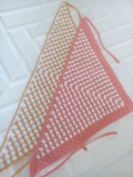 Косынка вязаная двухцветная.