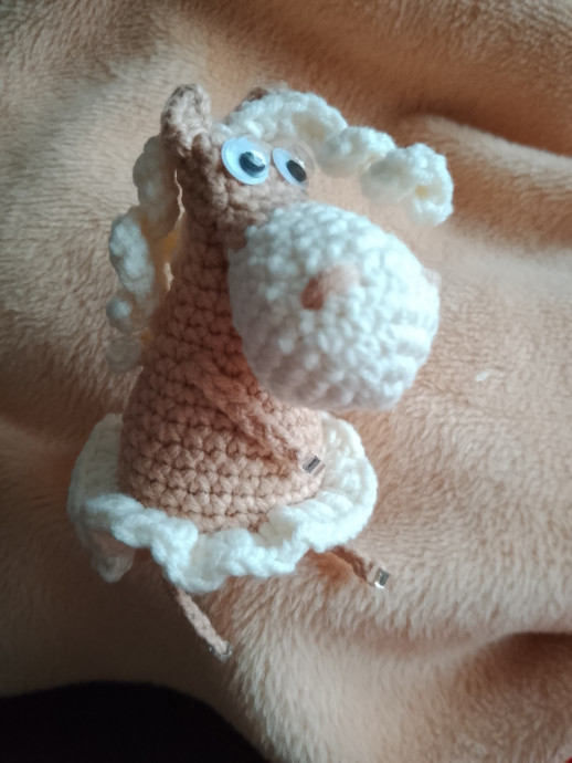 Лошадка вязаная.