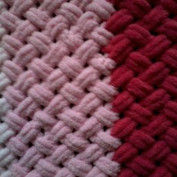 Детский плед из пряжи Alize Puffy с аппликацией мишки.