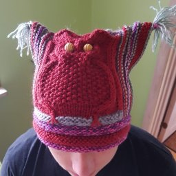 шапки- совушки из релаксирующей)), и конечно рефлексирующей )) пряжи