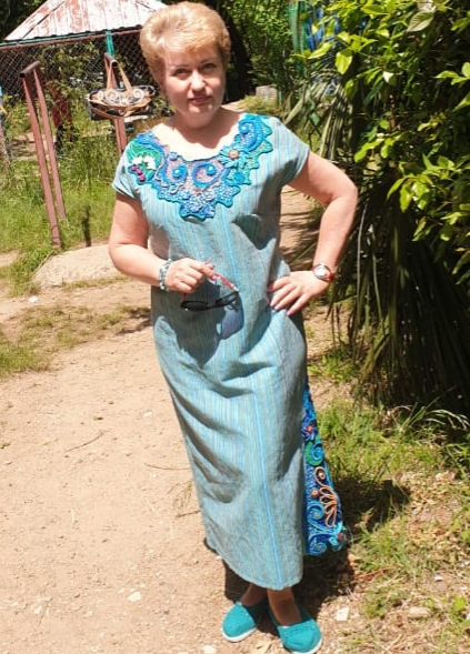 Льняное платье со вставками ирландского кружева