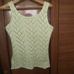 Маечка из "ириса", связана на "Неве -5".  Как раз к полосатой юбочке!