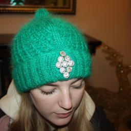 Изумрудная мохеровая шапочка