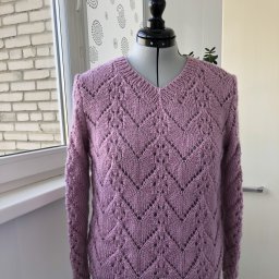 Сиреневый пуловер