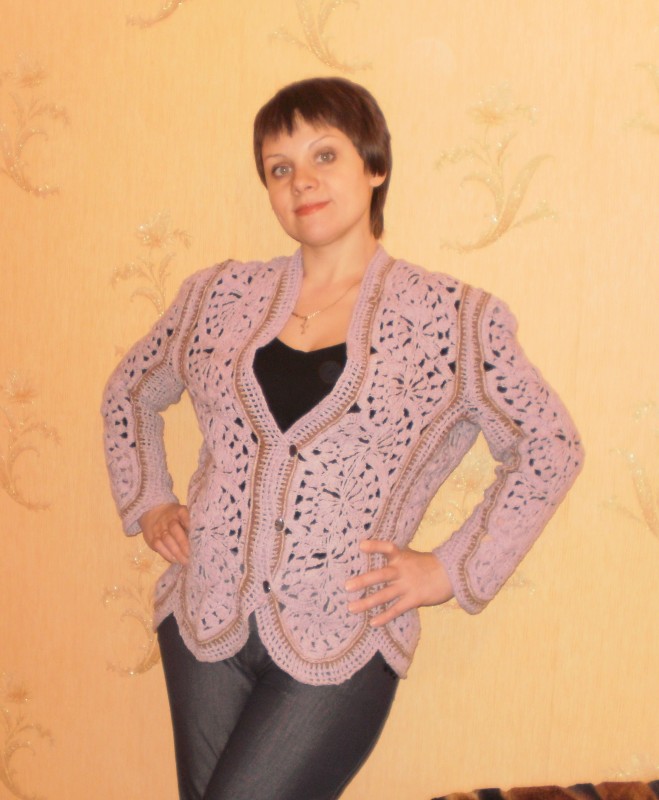 Сиреневый жакетик из ленточного кружева.