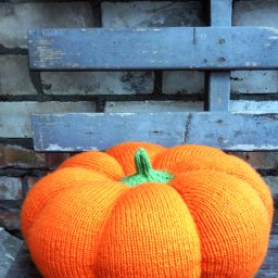 Тыква-подушка  спицами