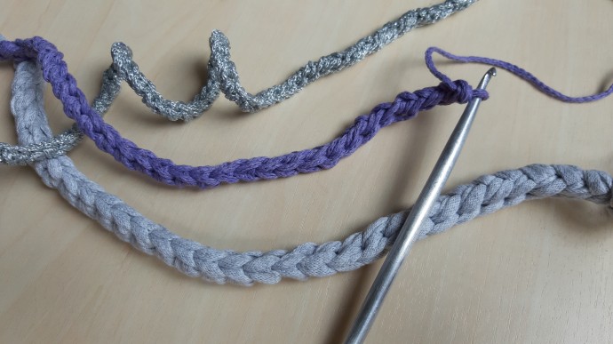 Плотный круглый шнур жгут крючком для завязок, пояса или ручки сумки. Видео МК