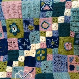 Плед рукодельницы, связанный крючком