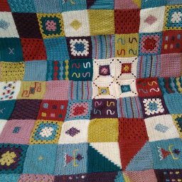 Плед в классическом стиле, связанный крючком