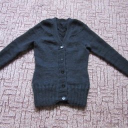 Две кофточки с совиным узором на спине.