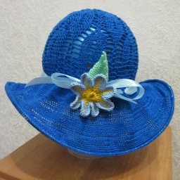 Синяя шляпка.