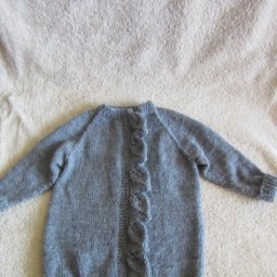 Кардиган с планкой из листочков.